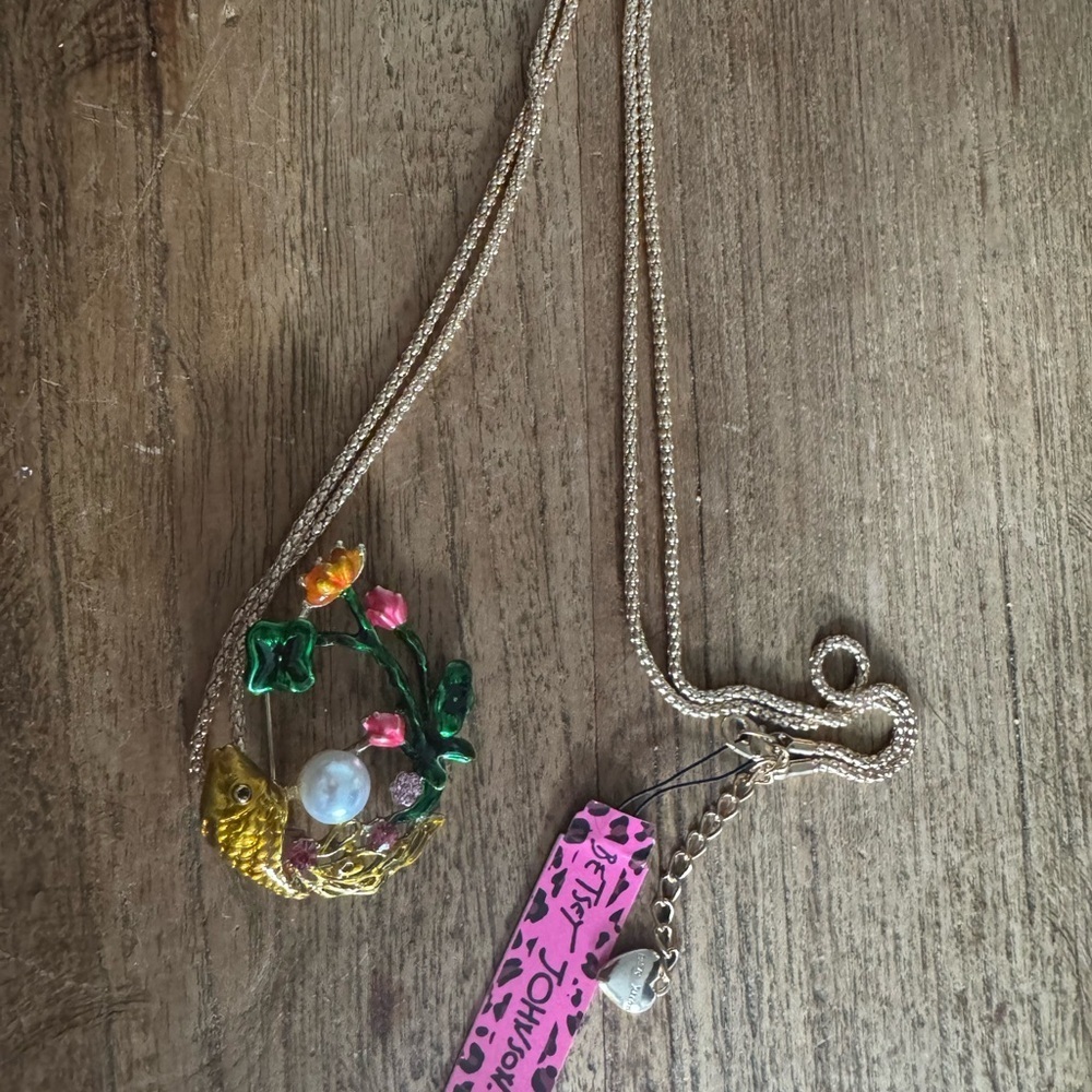 Betsey Johnson Gold and Green Fish Pendant Necklace - Picture 3 of 5